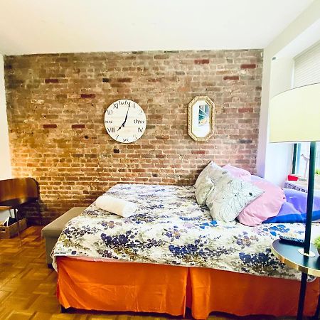 Times Square Manhattan - Private Room In 2 Bedroom Apartment Нью-Йорк Экстерьер фото
