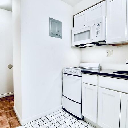 Times Square Manhattan - Private Room In 2 Bedroom Apartment Нью-Йорк Экстерьер фото
